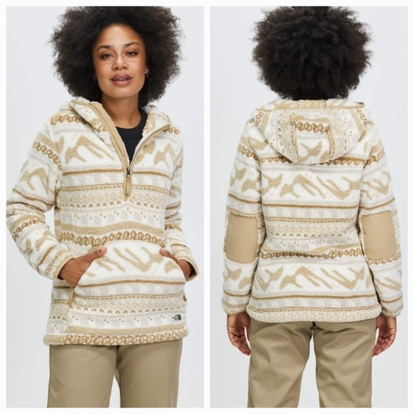 The North Face Tops - THE NORTH FACE
Printed Campshire Fleece Pullover Hoodie